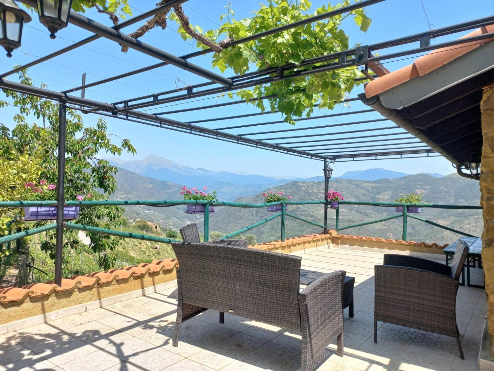 Casetta Mari Immersa In Un Vigneto Dolceacqua Exterior foto